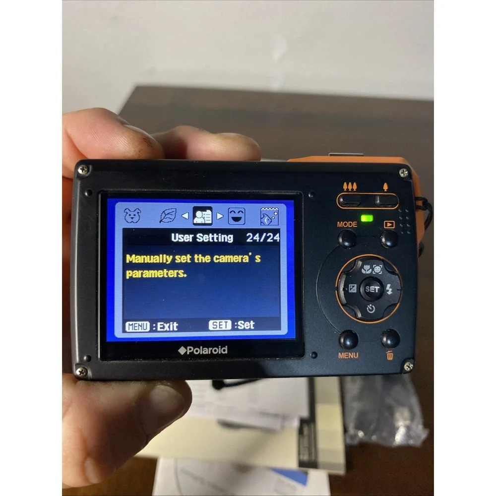 Polaroid T833 Digital Camera 8 Megapixels Waterproof